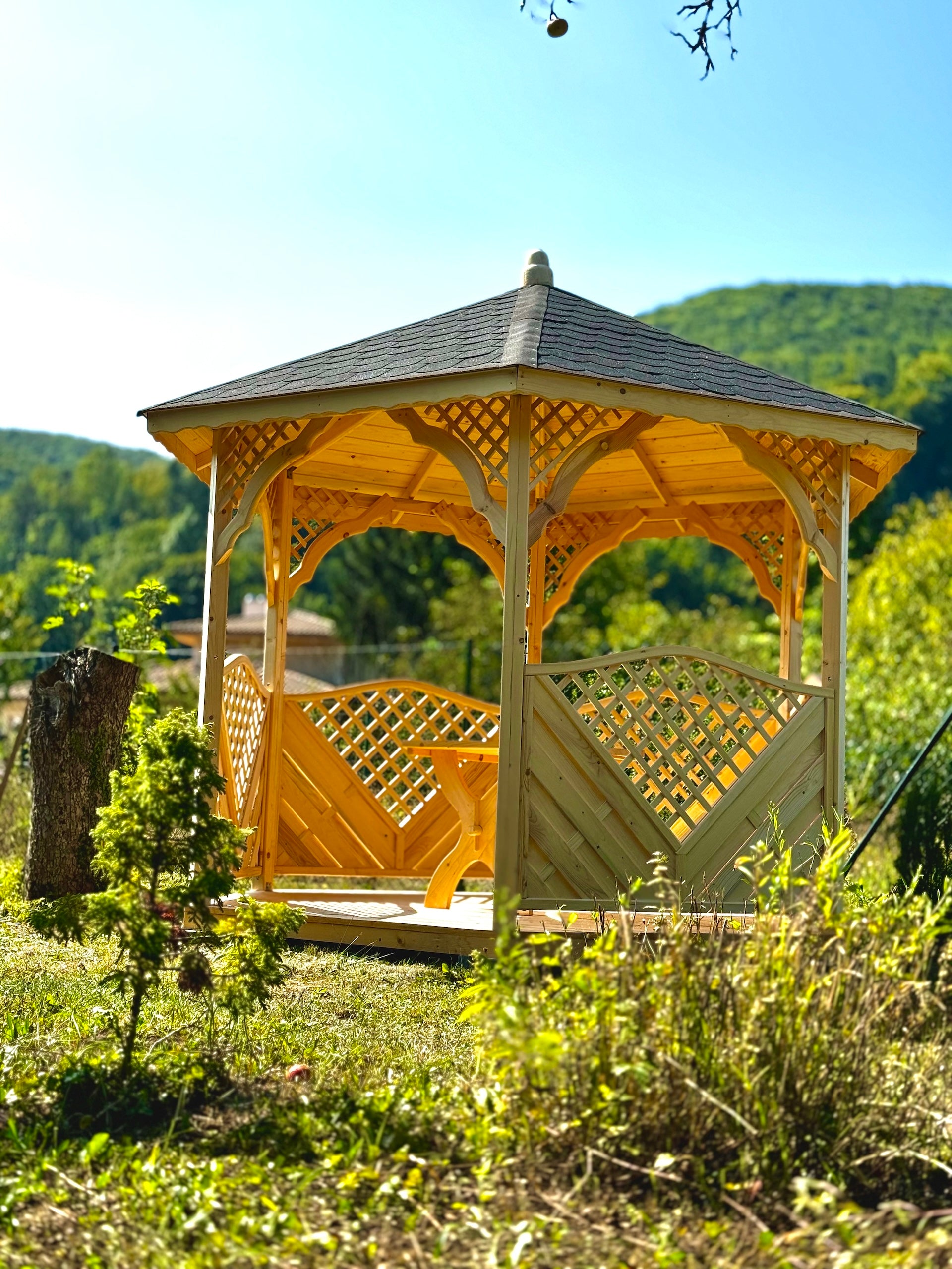 ALTÁNOK S POSEDENÍM, MONTÁŽOU